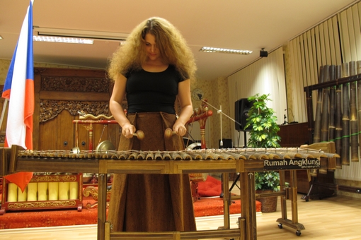 Na obrázku je organizátorka FN Majda Gajdošová